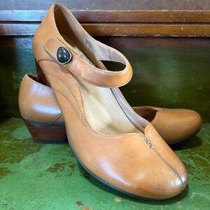 TAOS Footwear- Tan Leather Heels